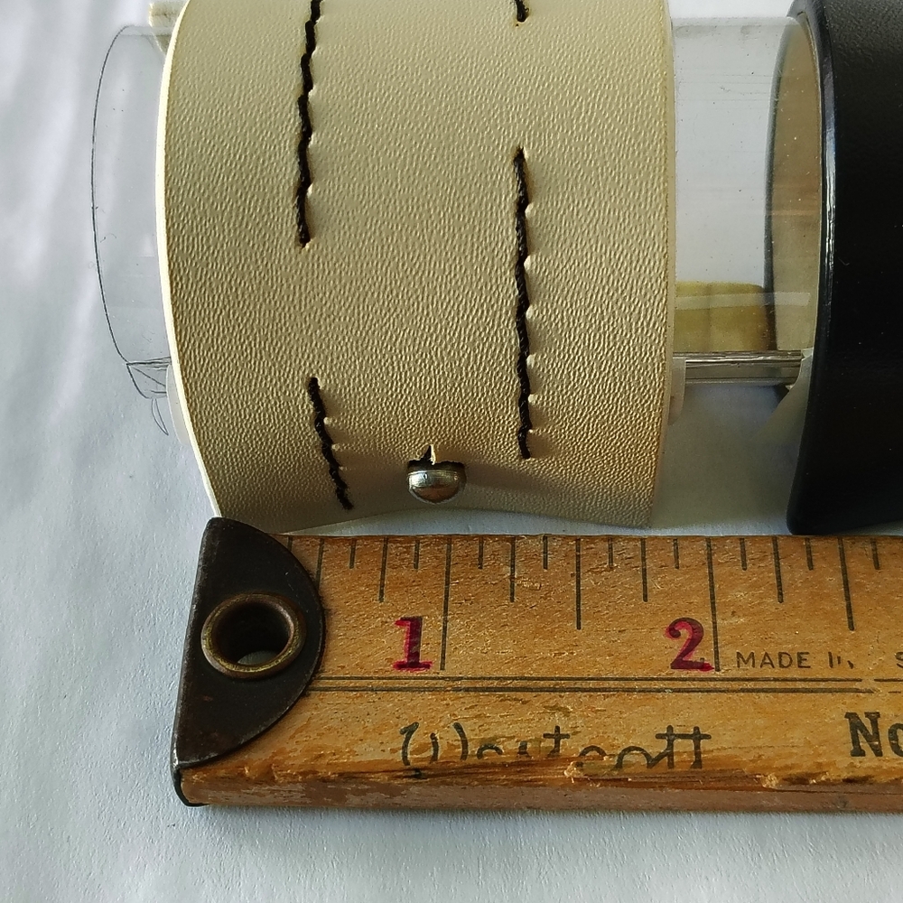 Pier 1 Imports Set of 4 Faux Leather Napkin Rings Napkin Holder SKU 2156335 - Picture 5 of 14